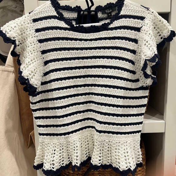Rails navy blue  and White Ruffled Cap‎ Sleeve Blouse - Picture 2 of 6
